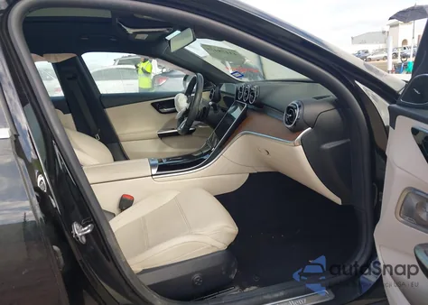 2023 Mercedes-Benz C 300 Sedan z USA, uszkodzony, nr VIN W1KAF4GB3PR149886